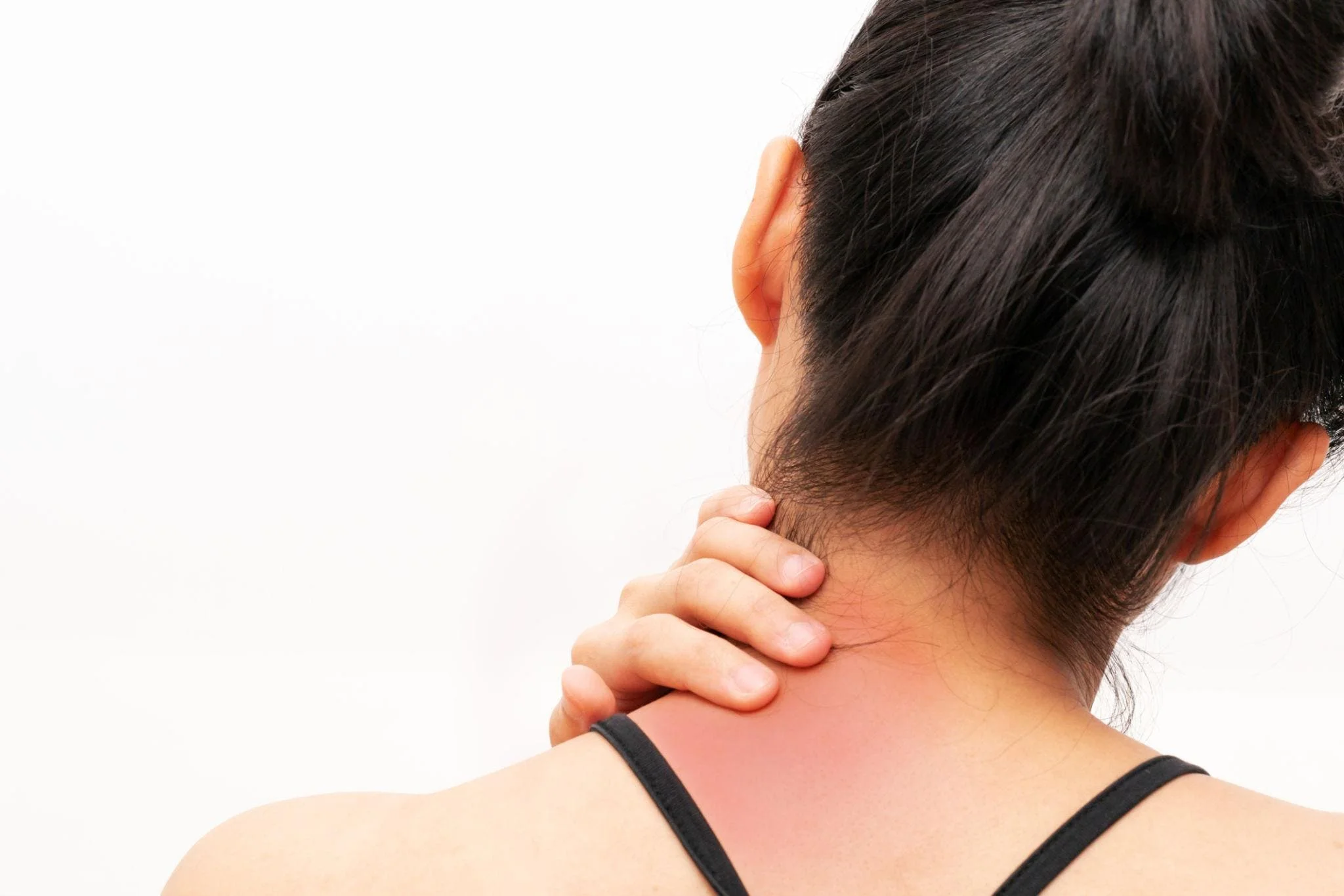 Đau vai gáy kéo dài: Nguyên nhân, dấu hiệu nguy hiểm và cách điều trị hiệu quả